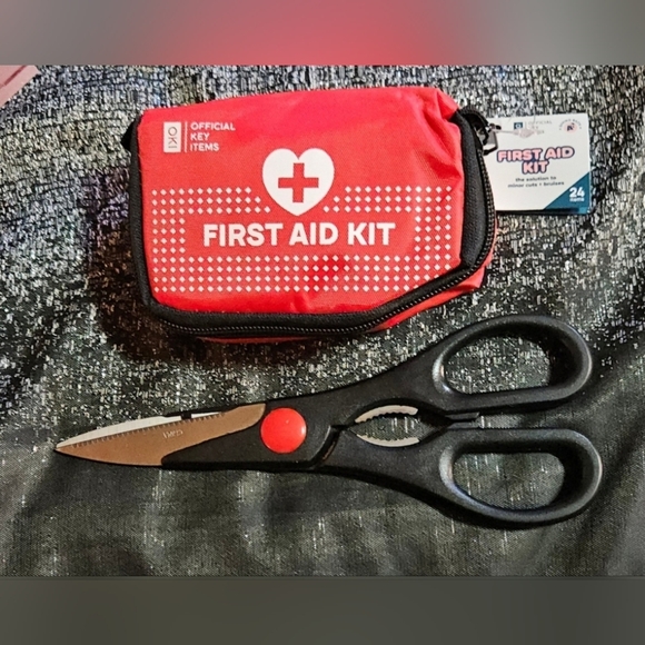 Mini Portable First Aid Kit NWT - Picture 2 of 5